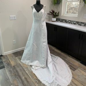 🚫SOLD🚫Classic white wedding gown sz 14